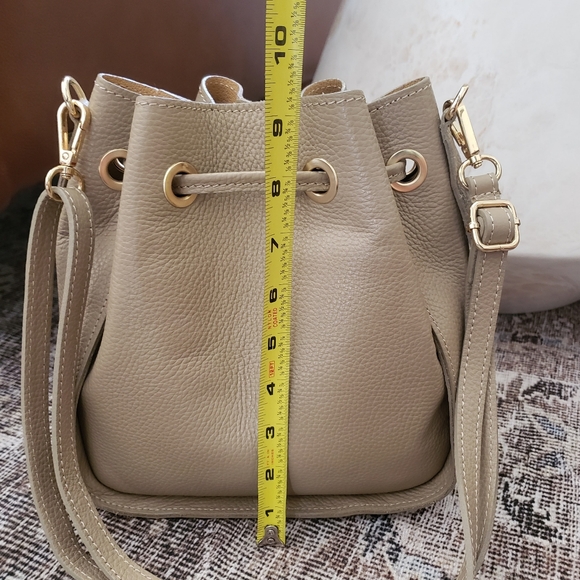🇮🇹Cheval Firenze Taupe Tassel Bucket Bag Leather Made In Italy🇮🇹 - Picture 6 of 9